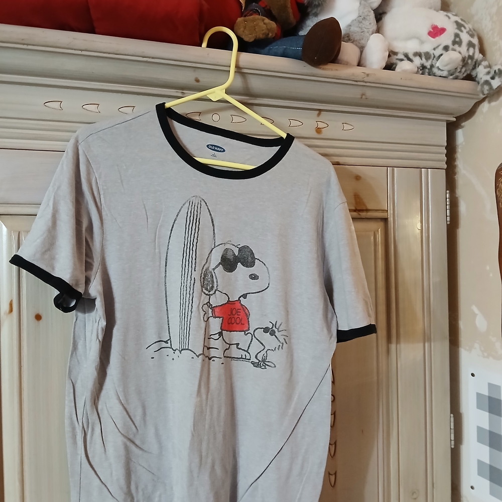 Old Navy Gray Snoopy Short Sleeve Tee
